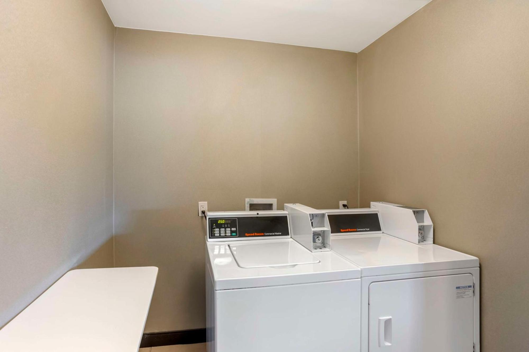 ベストウェスタン プラス フィラデルフィア ペンソーケン ホテル Cherry Hills Village エクステリア 写真